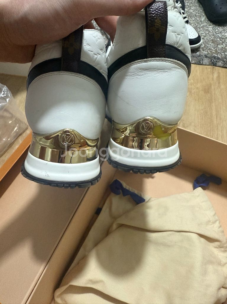 정품 루이비통 런어웨이 펄스 스니커즈--1