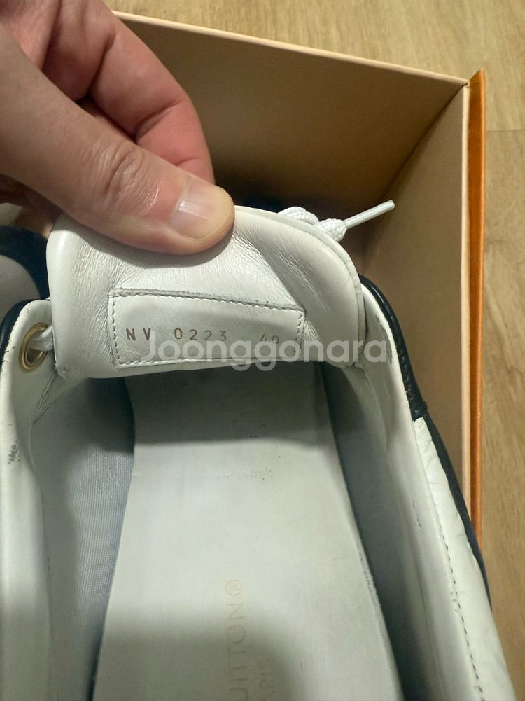 정품 루이비통 런어웨이 펄스 스니커즈--2