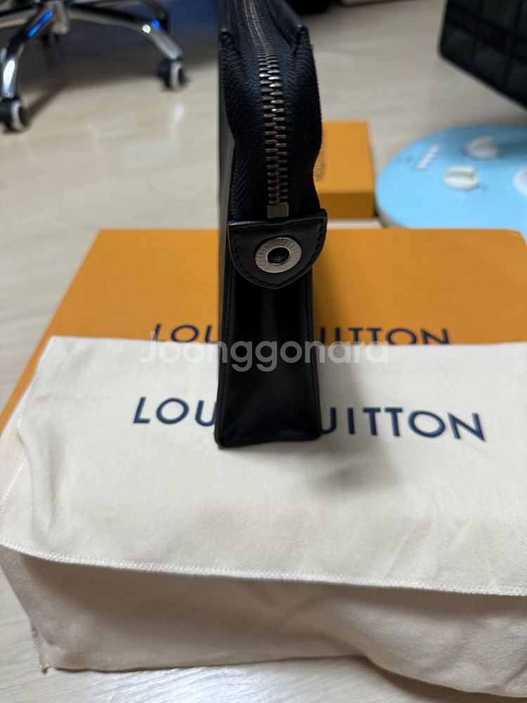 루이비통 포쉐트 보야주 클러치--1
