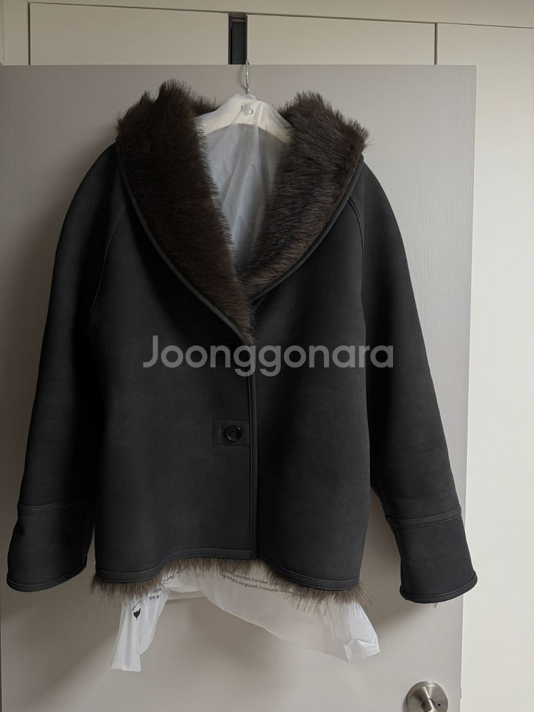 (bronn) 브룬 리버시블 무스탕 한번 착용 차콜--0