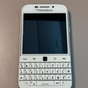 블랙베리 클래식 Q20