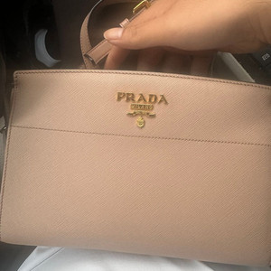 프라다 1번 착용한 가방 팔아요~