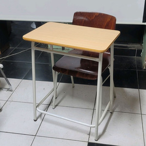 학원책걸상 팔아요.