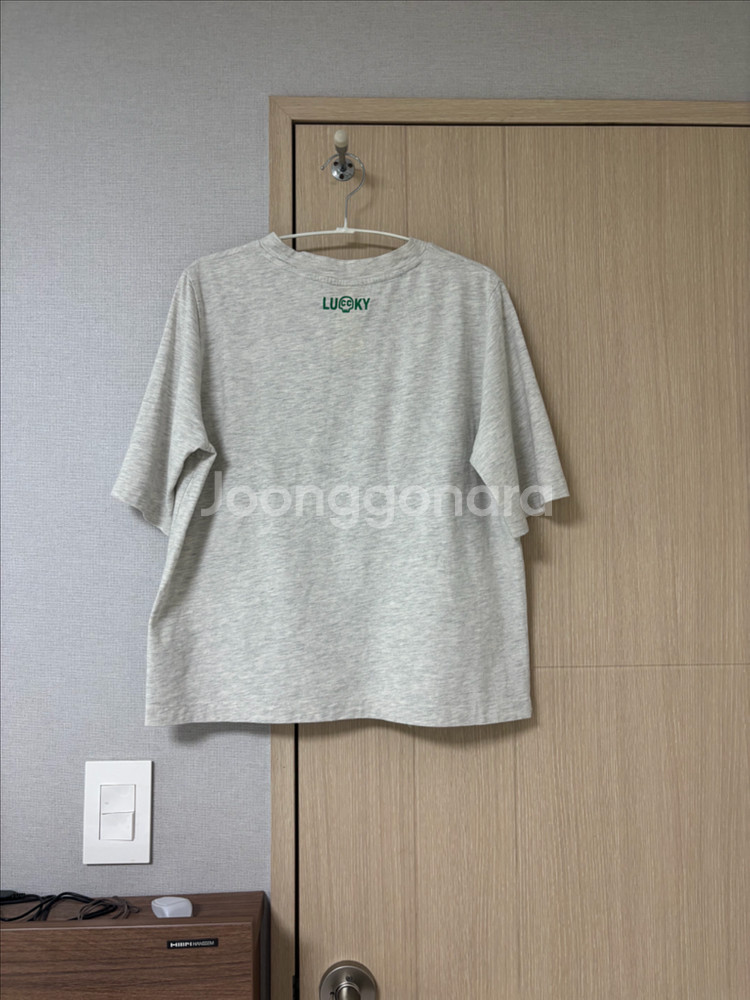럭키슈에뜨 그래픽 티셔츠--1