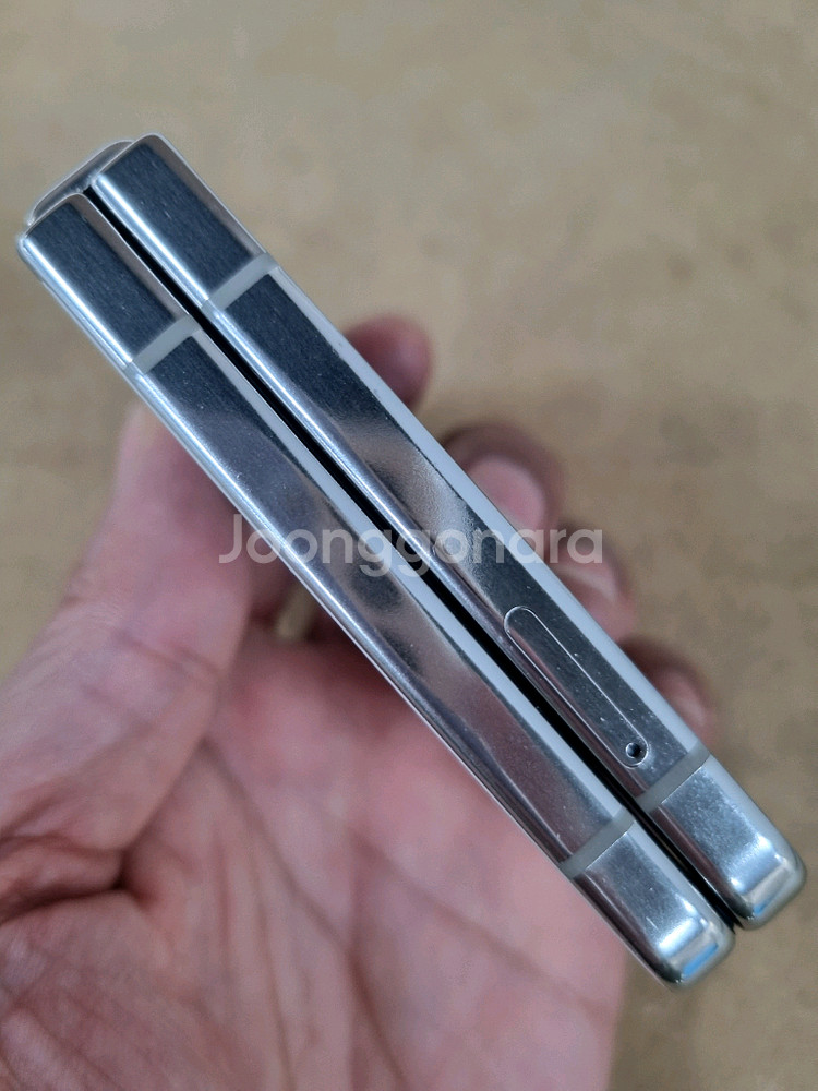 갤럭시Z플립5 크림 256GB 중고폰 LG공기계 최저가--4