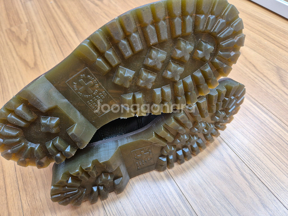 닥터마틴 2976 블랙 첼시 부츠입니다. 무난한 디자인--4