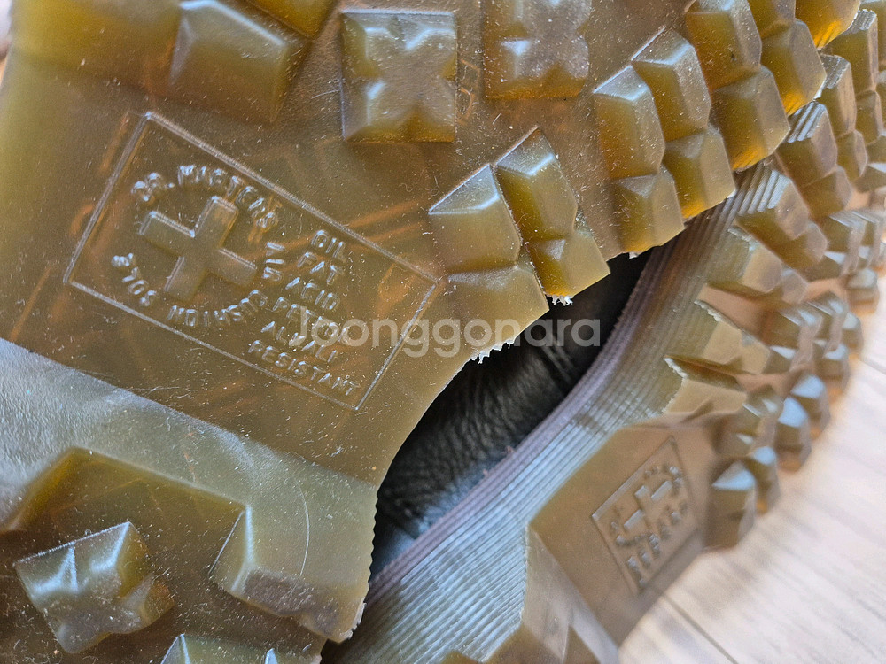 닥터마틴 2976 블랙 첼시 부츠입니다. 무난한 디자인--6