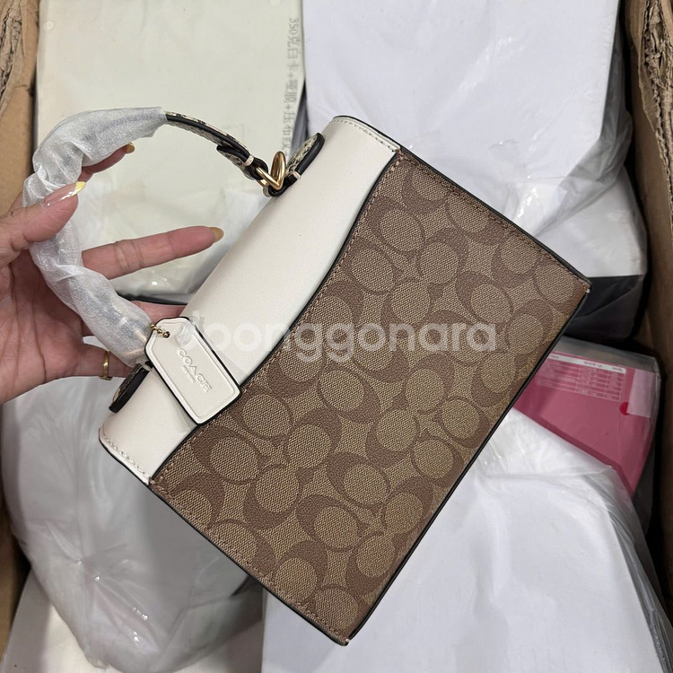 코치 페퍼 새첼 시그니처 숄더백 화이트 C1325--9