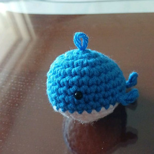 손뜨개 돌고래키링 인형