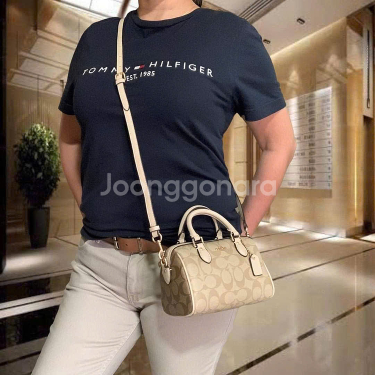 코치 미니 로완 사첼인 블록 시그니쳐 캔버스 크로스바디--9