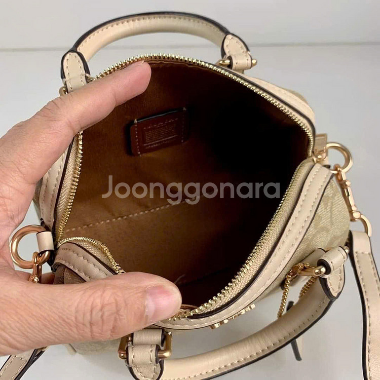 코치 미니 로완 사첼인 블록 시그니쳐 캔버스 크로스바디--6