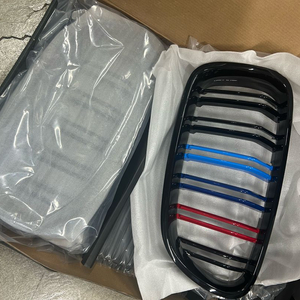 BMW F 10 삼색그릴 신품 한세트 할인판매