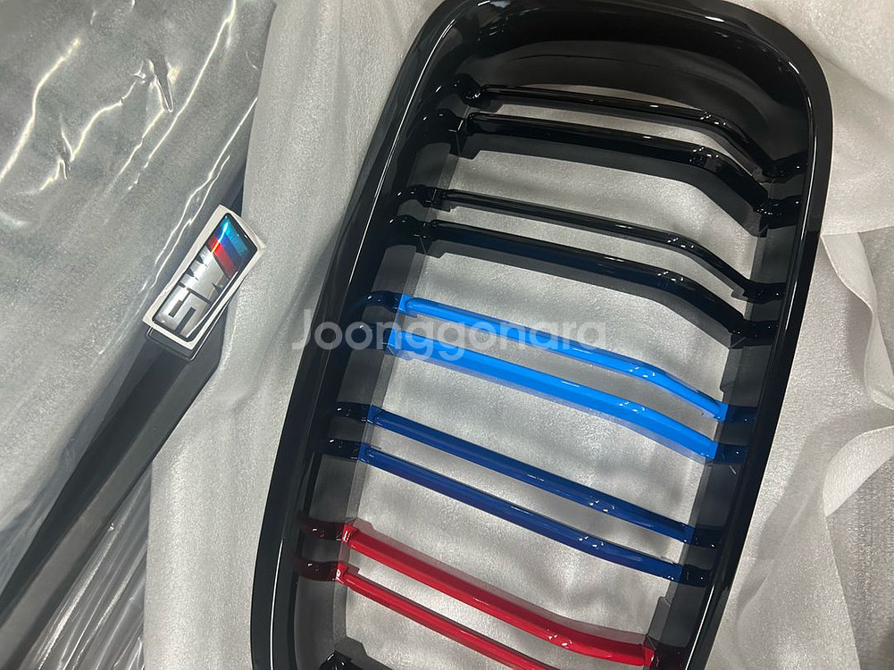 BMW F 10 삼색그릴 신품 한세트 할인판매--1