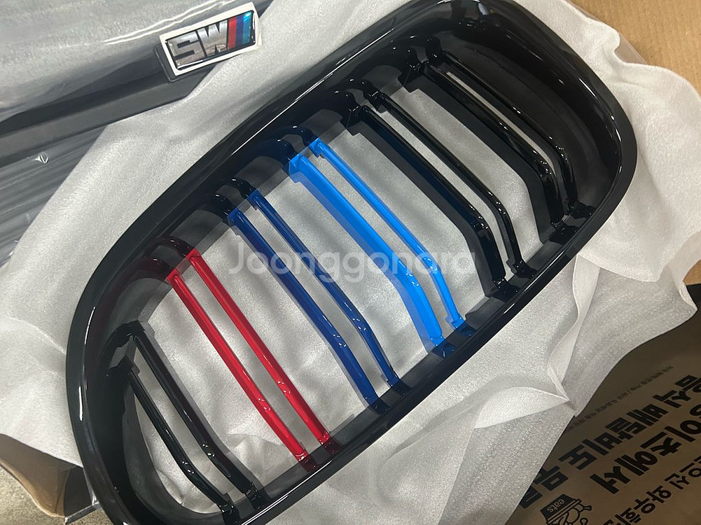 BMW F 10 삼색그릴 신품 한세트 할인판매--2