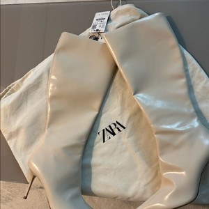 ZARA 스틸레토 힐 부츠