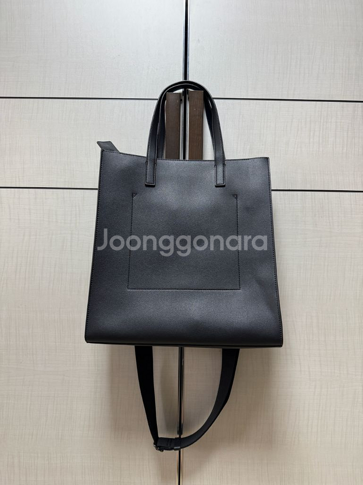 무신사 스탠다드 신세틱 레더 스퀘어 토트 백--1