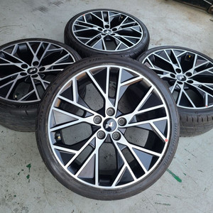 아반떼 N라인 19인치 중고 휠타이어 팝니다