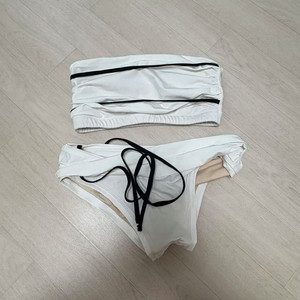 아난캐 이브 스트랩 화이트 팔아요.