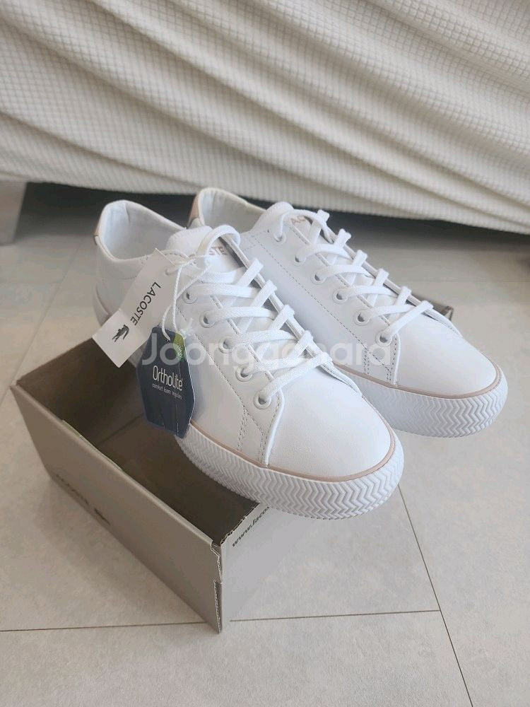 새상품이고 230mm 이에요이미지 속에는 라코스테의 흰--5