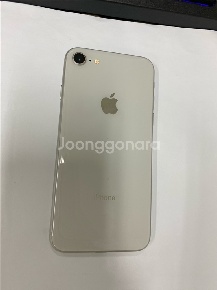아이폰8 실버 외관AA급 256GB 배터리100%--0