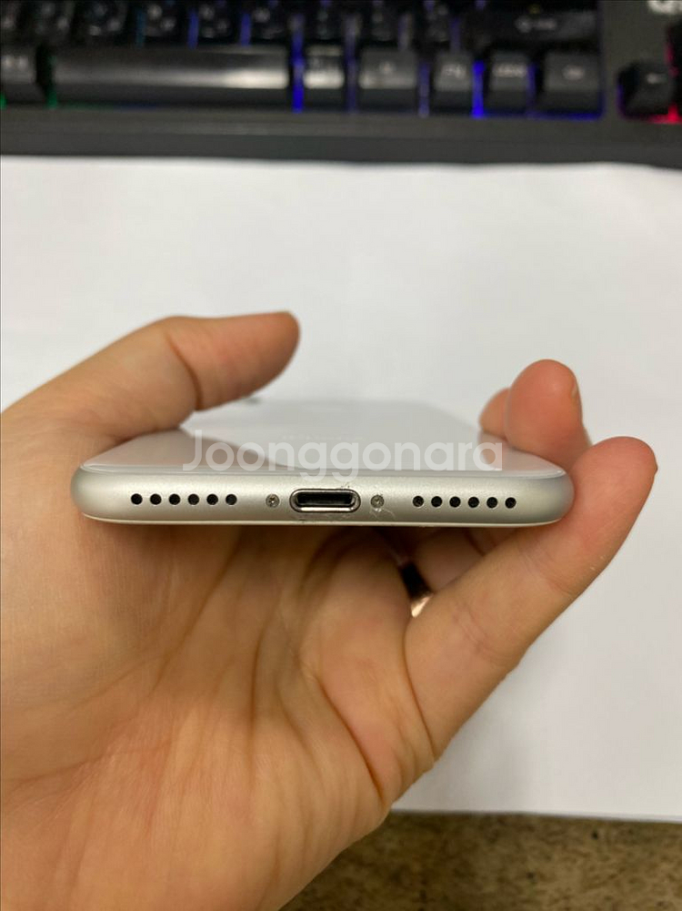 아이폰8 실버 외관AA급 256GB 배터리100%--3