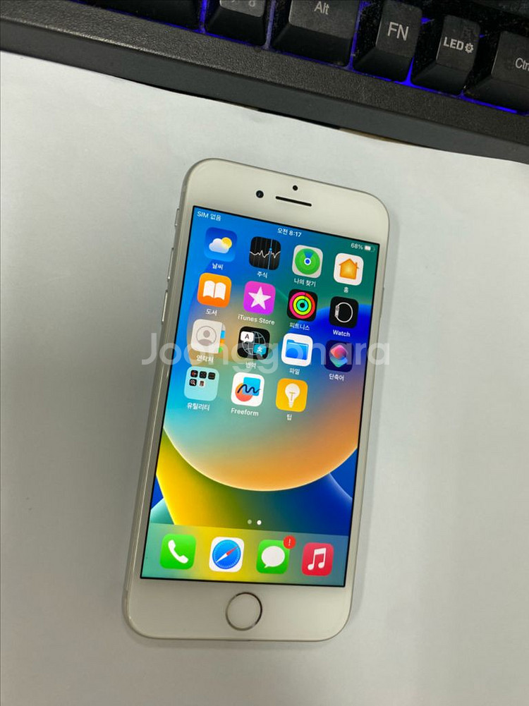 아이폰8 실버 외관AA급 256GB 배터리100%--1