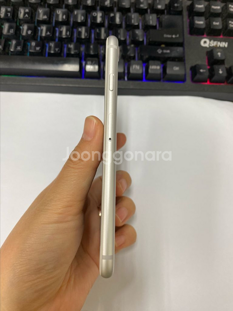 아이폰8 실버 외관AA급 256GB 배터리100%--6