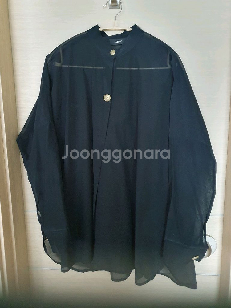 르베이지 셔츠형 블라우스--1