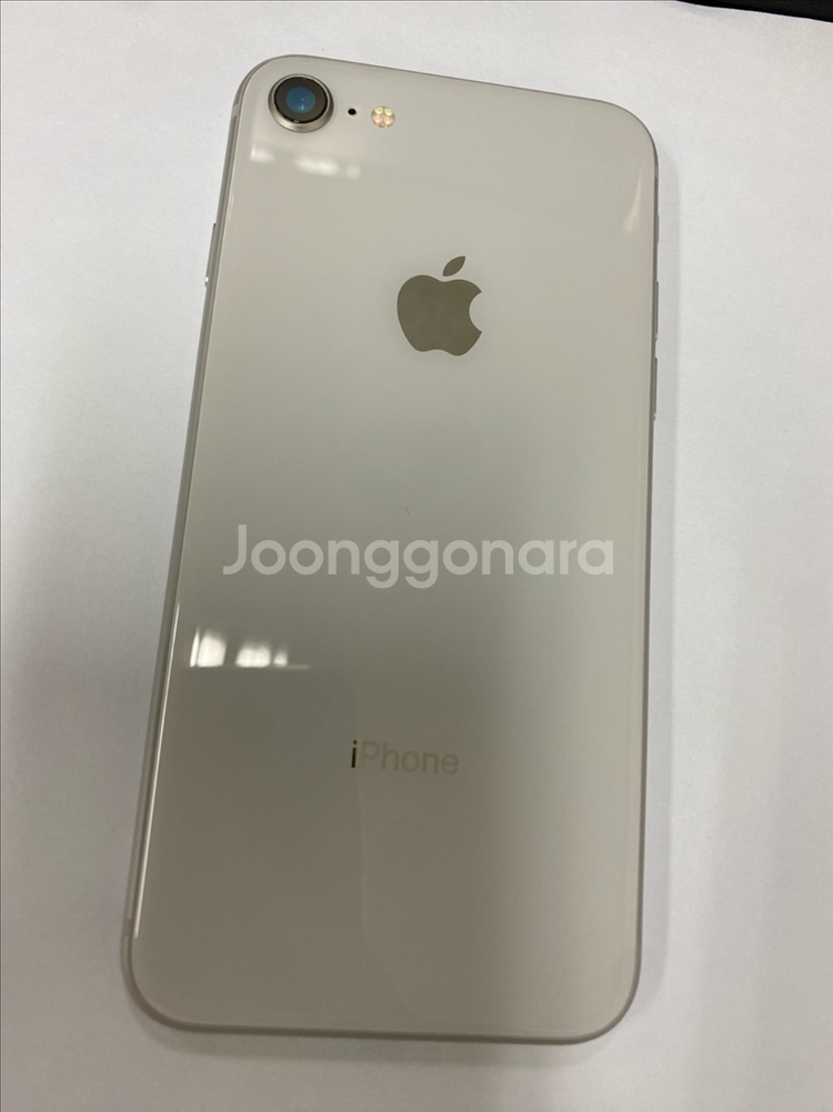 아이폰8 실버 AA급 256GB 배터리100%카메라무음--0