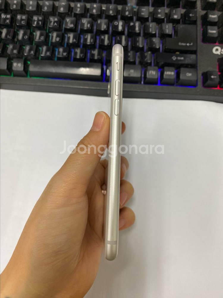 아이폰8 실버 AA급 256GB 배터리100%카메라무음--4