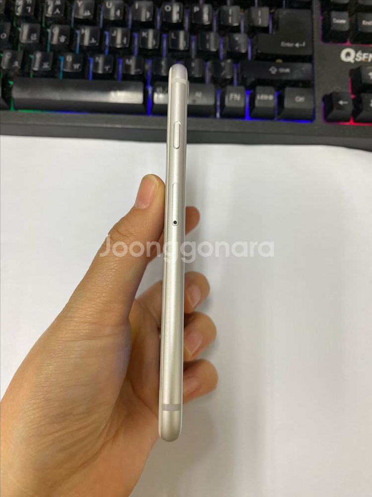 아이폰8 실버 AA급 256GB 배터리100%카메라무음--5