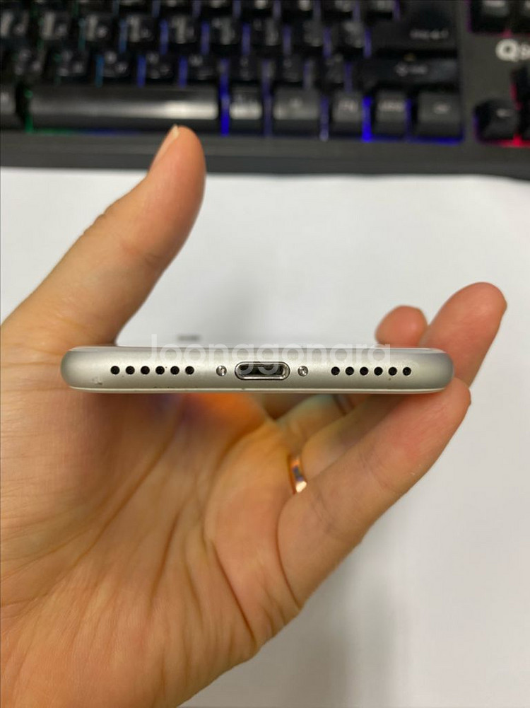 아이폰8 실버 AA급 256GB 배터리100%카메라무음--6