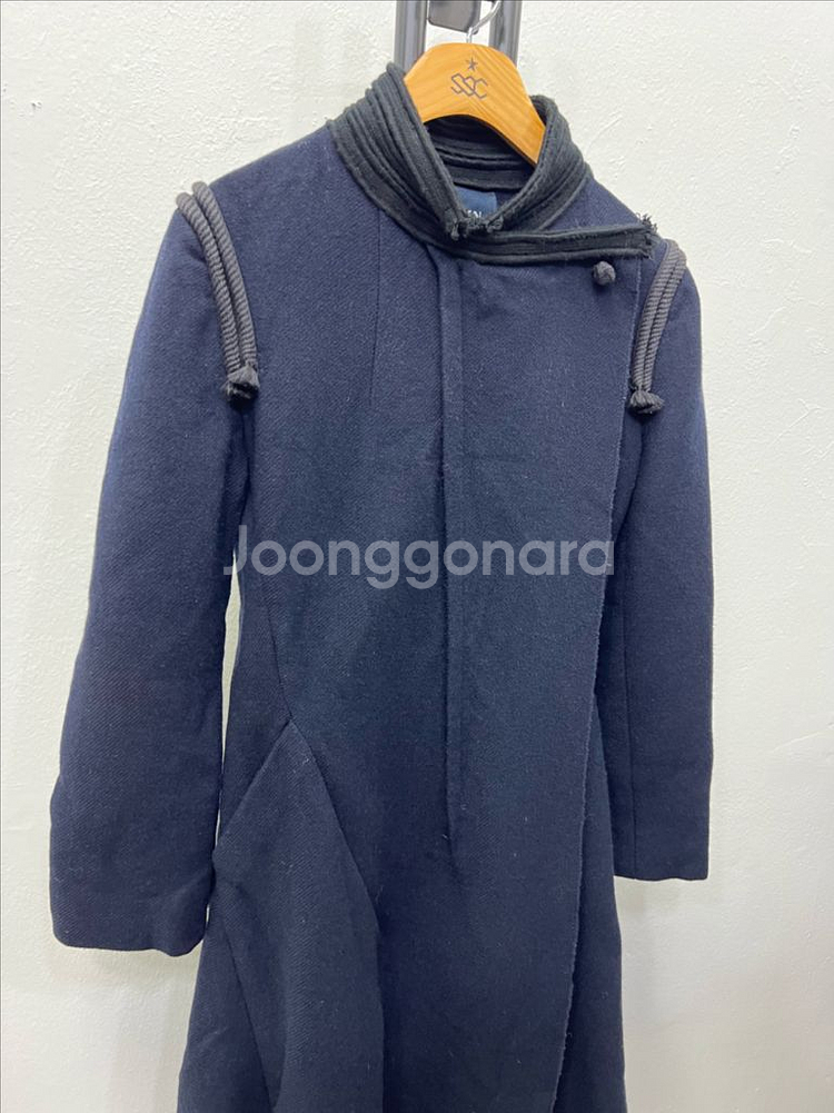정품) LANVIN 랑방 넥 라인 로프 장식 코트 76--1