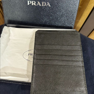 [미사용 정품] 프라다 사피아노 가죽 카드 장지갑