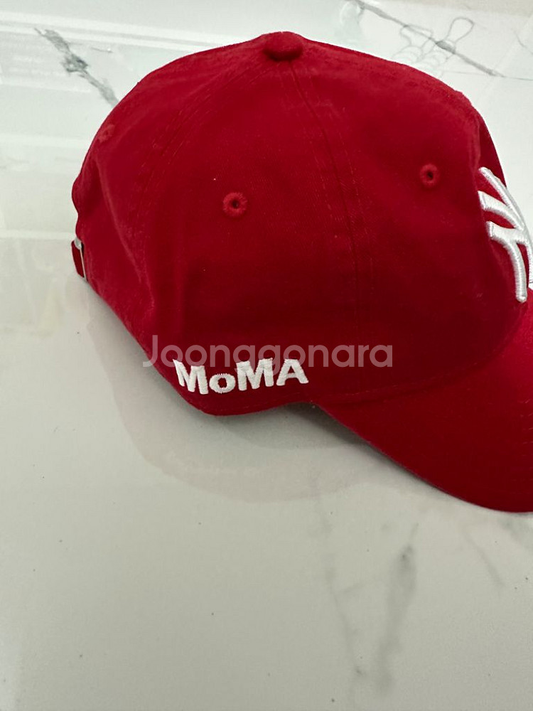 모마 디자인 뉴에라 레드--1