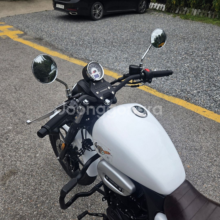 23년식 5천키로대 흰색 베네트125 저렴하게판매합니다--8