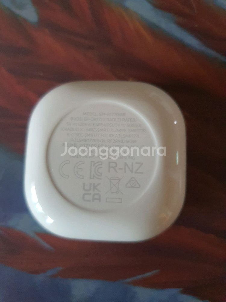 갤럭시 버즈2 화이트 판매(본체+왼쪽,오른쪽 망가짐)--3