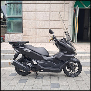 혼다 PCX125 22년식 ABS 특대윈도우+열선+슬라