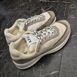 A.P.C. 테크노 러너 운동화