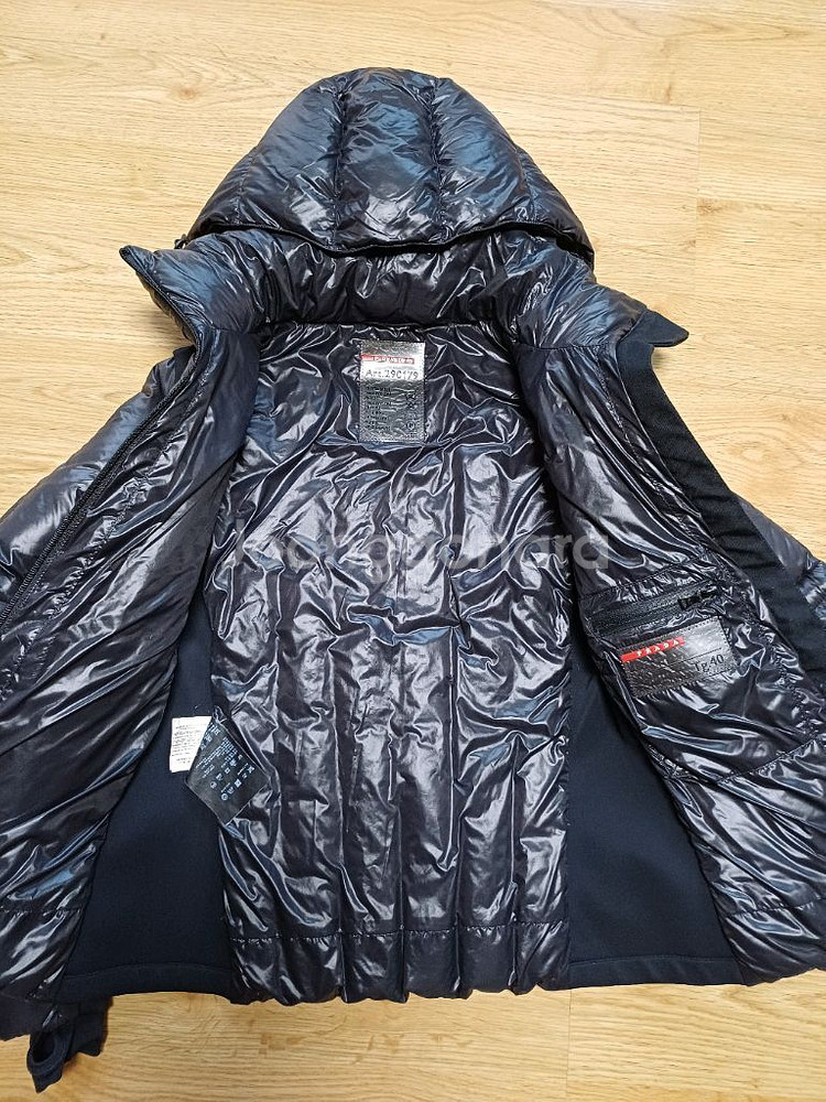 프라다 숏패딩 정품인증서포함!여자40사이즈44~44반!--5