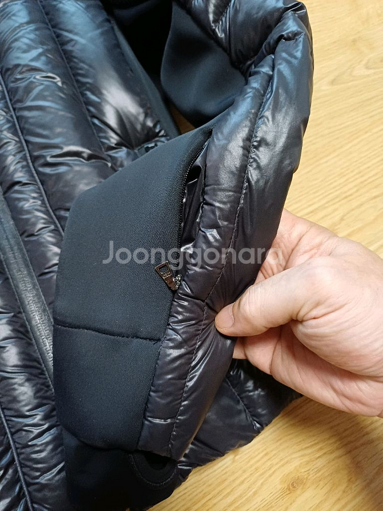 프라다 숏패딩 정품인증서포함!여자40사이즈44~44반!--7