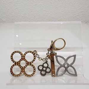 루이비통 M65090 메탈 모노그램 타파쥬 키링