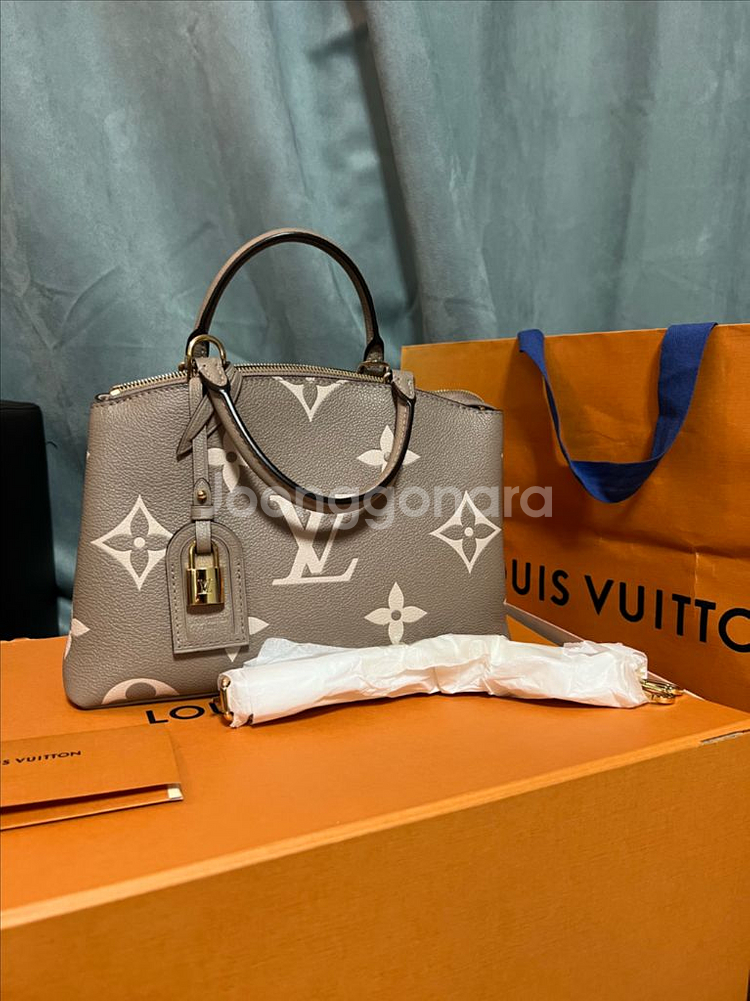 루이비통 쁘띠드 팔레 크림--0