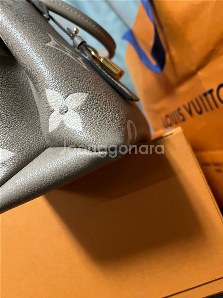 루이비통 쁘띠드 팔레 크림--4