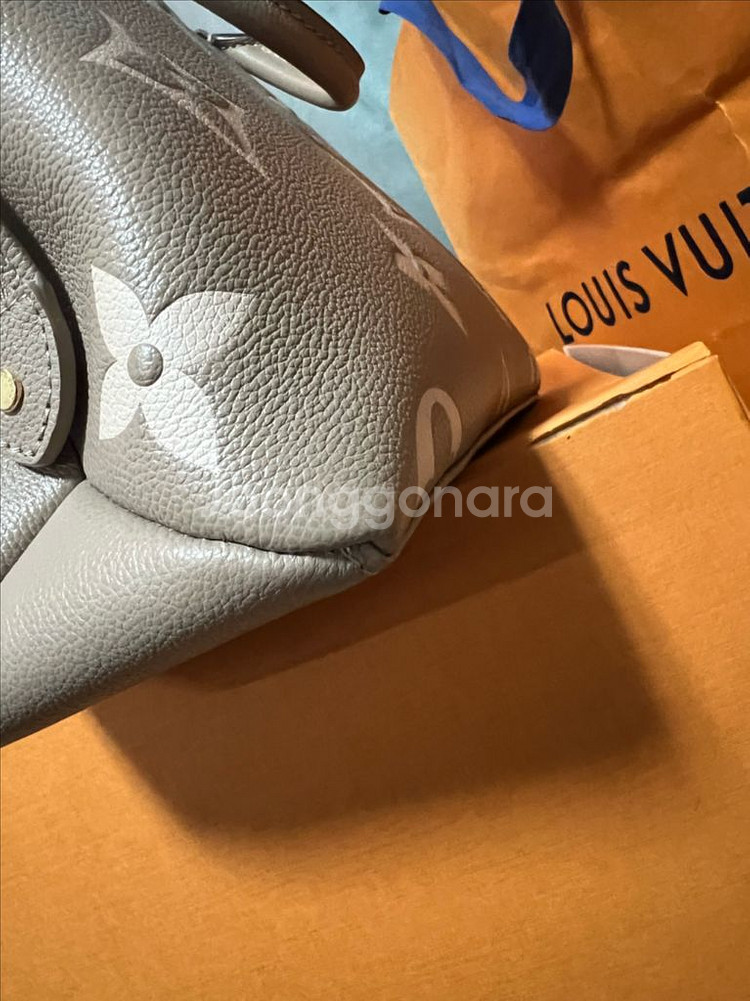 루이비통 쁘띠드 팔레 크림--6