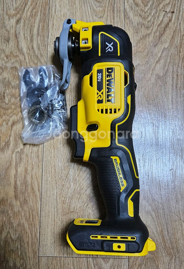 새상품 디월트 20V XR 멀티툴 베어툴--1