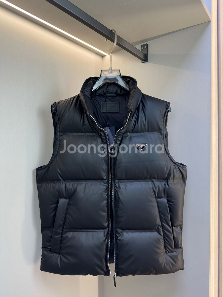 PRADA 비닐 패딩 조끼 자켓--0