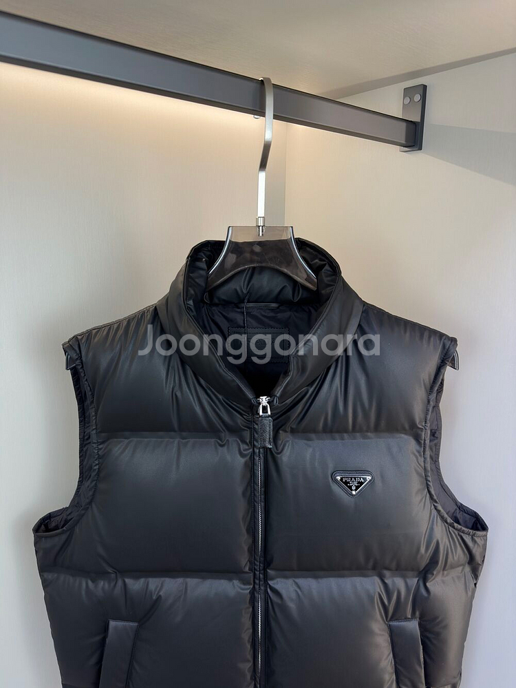 PRADA 비닐 패딩 조끼 자켓--6