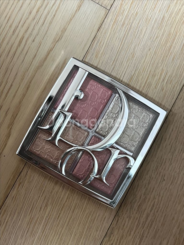 디올 백스테이지 글로우 하이라이터 03 펄리 피치--0