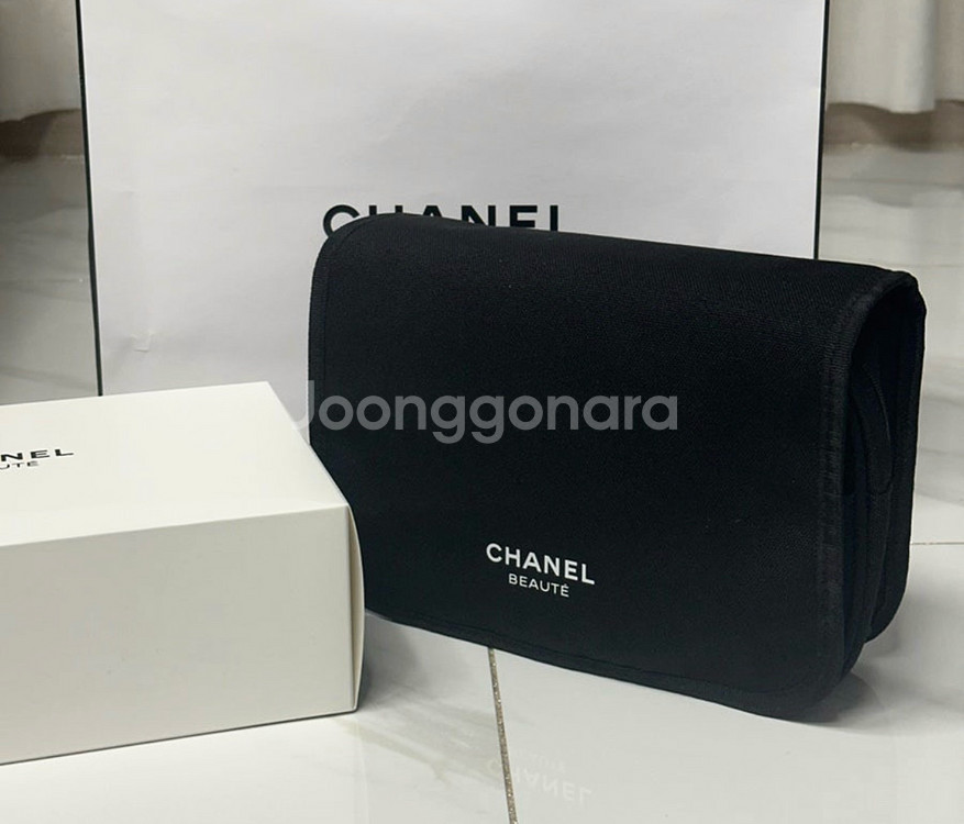 새상품 샤넬 뷰티 트래블 파우치 블랙--1